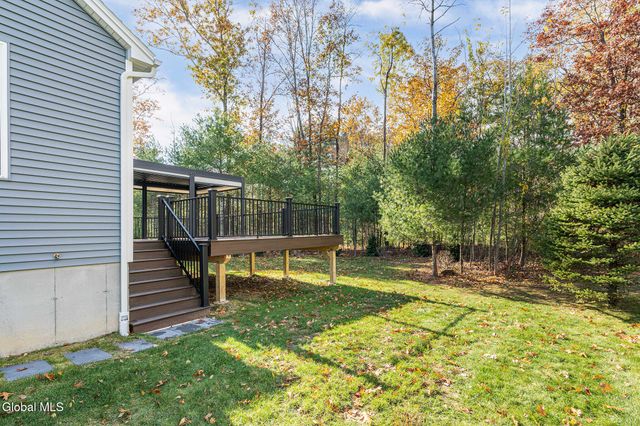 34 Greenbrier Way, Halfmoon, NY 12065