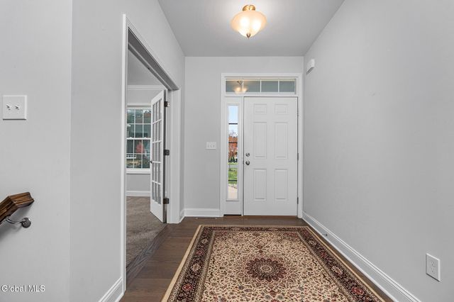 34 Greenbrier Way, Halfmoon, NY 12065