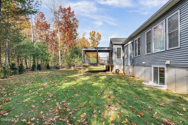 34 Greenbrier Way, Halfmoon, NY 12065