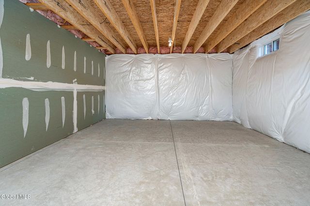 34 Greenbrier Way, Halfmoon, NY 12065