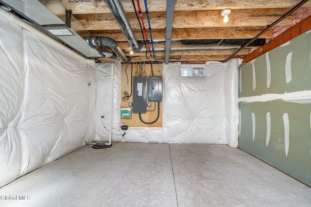 34 Greenbrier Way, Halfmoon, NY 12065