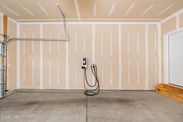 34 Greenbrier Way, Halfmoon, NY 12065