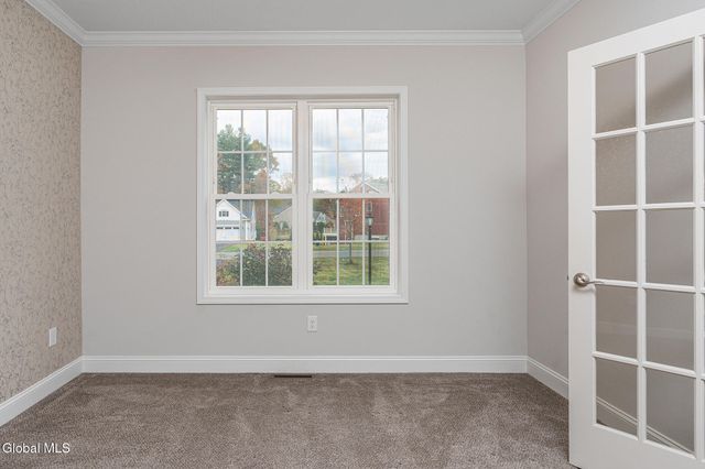 34 Greenbrier Way, Halfmoon, NY 12065