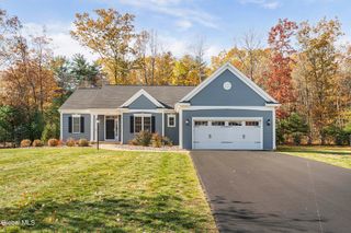 34 Greenbrier Way, Halfmoon, NY 12065