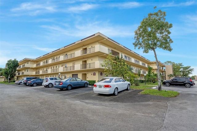 301 Cambridge Road 109, Hollywood, FL 33024