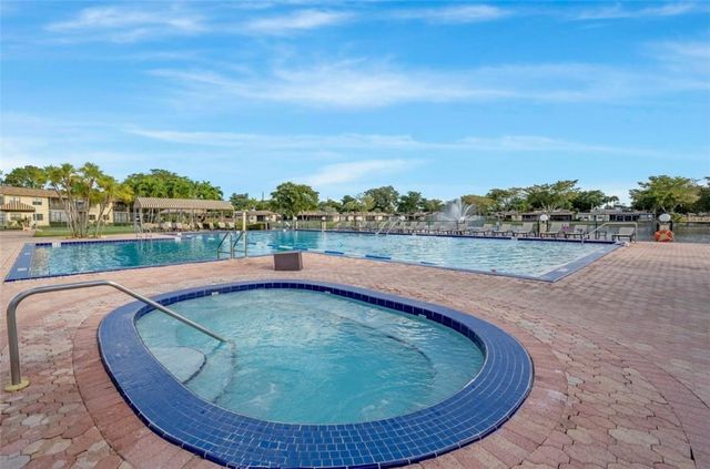 301 Cambridge Road 109, Hollywood, FL 33024