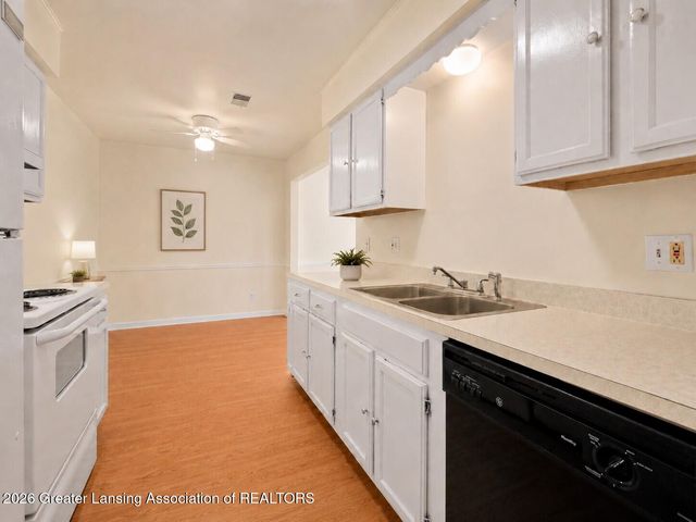 6165 Innkeepers Court 86, East Lansing, MI 48823