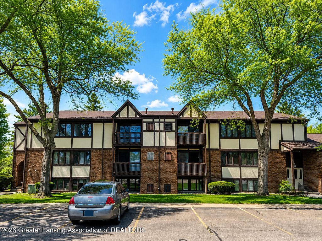 6165 Innkeepers Court 86, East Lansing, MI 48823