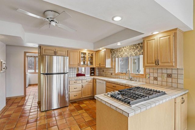 990 Silver Mist COURT, Brookfield, WI 53005