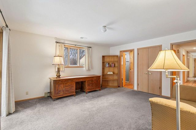 990 Silver Mist COURT, Brookfield, WI 53005