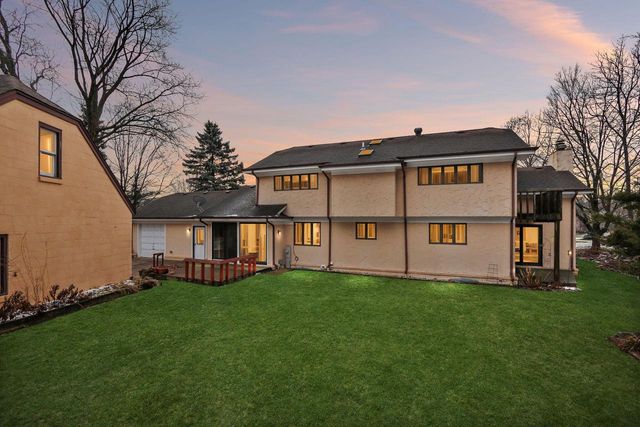 990 Silver Mist COURT, Brookfield, WI 53005