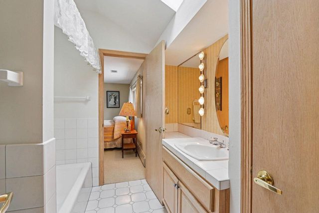 990 Silver Mist COURT, Brookfield, WI 53005