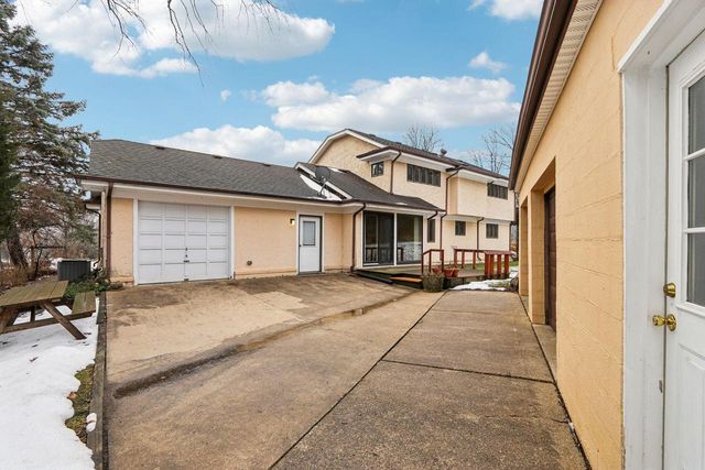 990 Silver Mist COURT, Brookfield, WI 53005