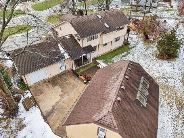 990 Silver Mist COURT, Brookfield, WI 53005