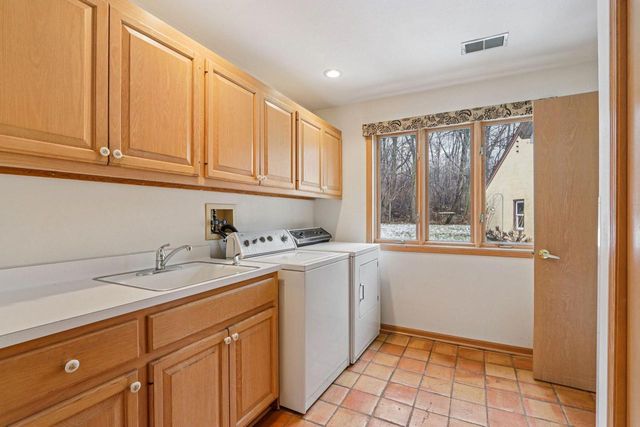 990 Silver Mist COURT, Brookfield, WI 53005