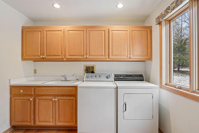 990 Silver Mist COURT, Brookfield, WI 53005