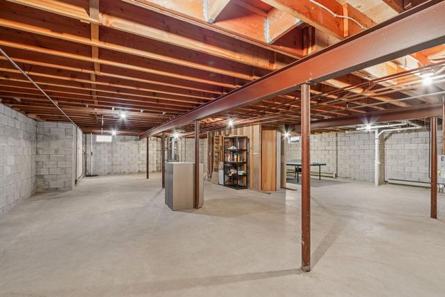 990 Silver Mist COURT, Brookfield, WI 53005