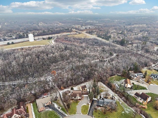 990 Silver Mist COURT, Brookfield, WI 53005