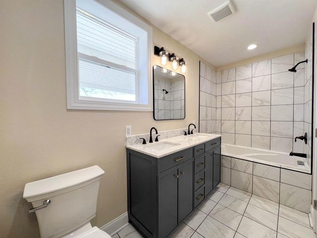 1222 S 7th Street, Prairie Du Chien, WI 53821