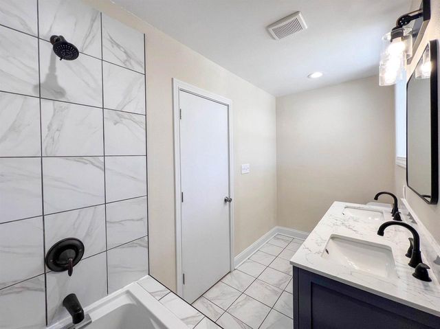 1222 S 7th Street, Prairie Du Chien, WI 53821