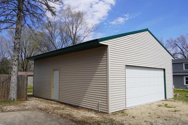 1222 S 7th Street, Prairie Du Chien, WI 53821