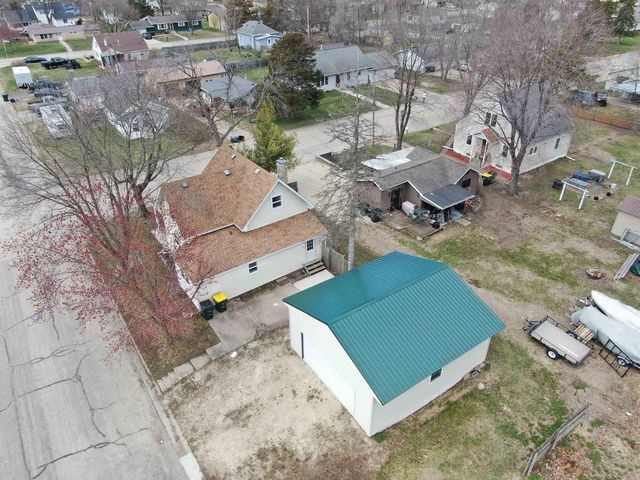 1222 S 7th Street, Prairie Du Chien, WI 53821