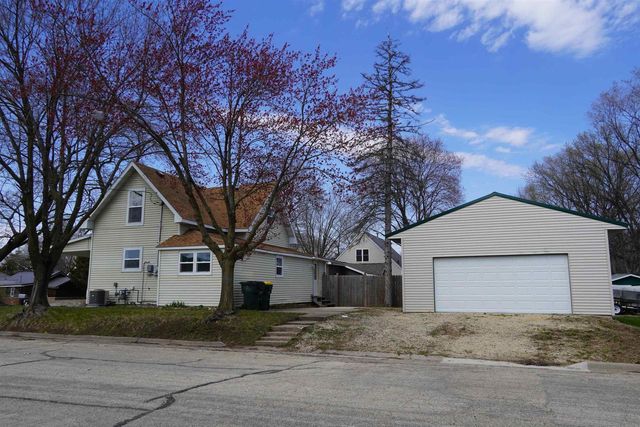1222 S 7th Street, Prairie Du Chien, WI 53821