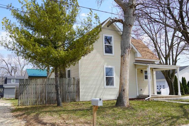 1222 S 7th Street, Prairie Du Chien, WI 53821
