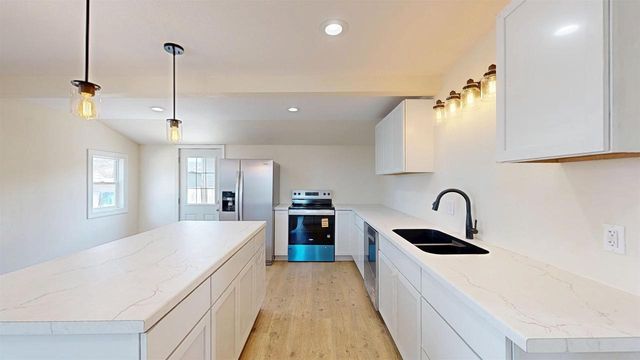 1222 S 7th Street, Prairie Du Chien, WI 53821