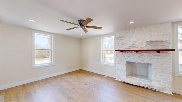 1222 S 7th Street, Prairie Du Chien, WI 53821