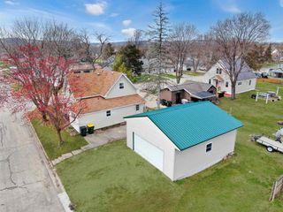 1222 S 7th Street, Prairie Du Chien, WI 53821