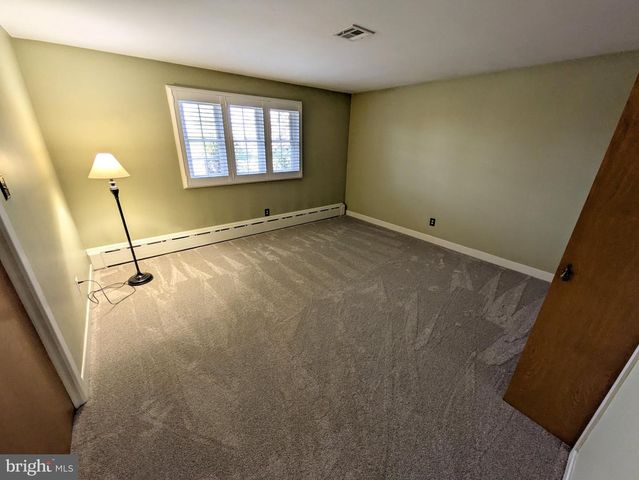 3285 CHERRYVILLE RD, Northampton, PA 18067