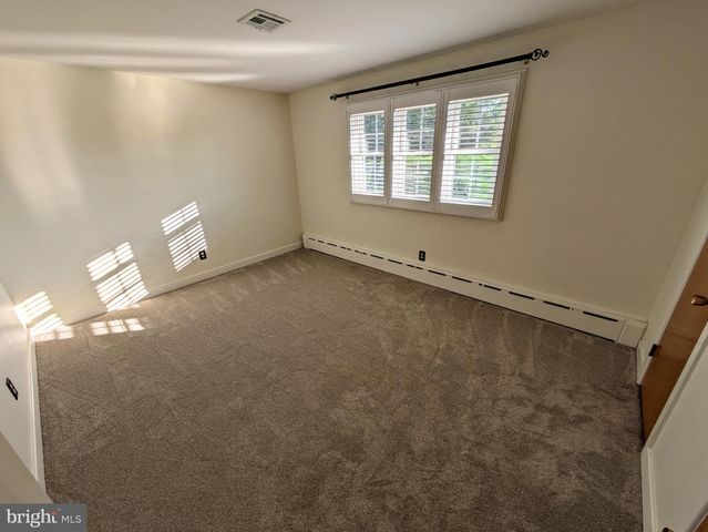 3285 CHERRYVILLE RD, Northampton, PA 18067