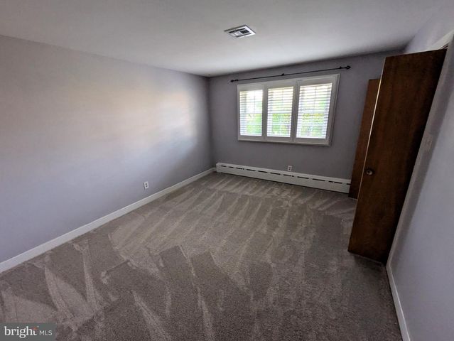 3285 CHERRYVILLE RD, Northampton, PA 18067