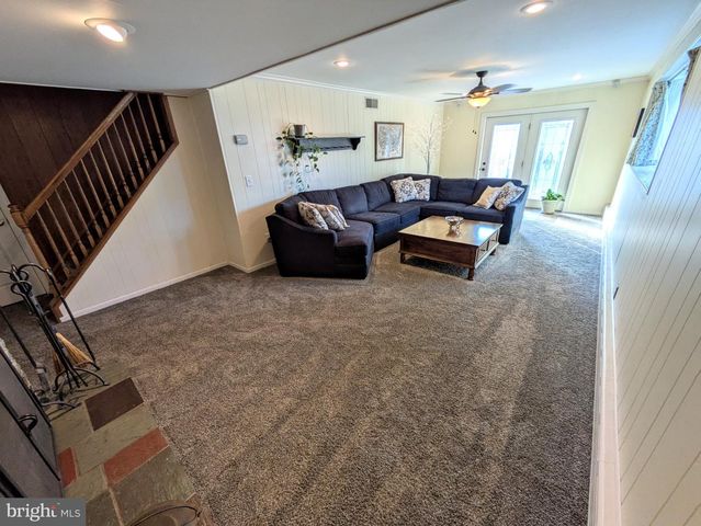 3285 CHERRYVILLE RD, Northampton, PA 18067