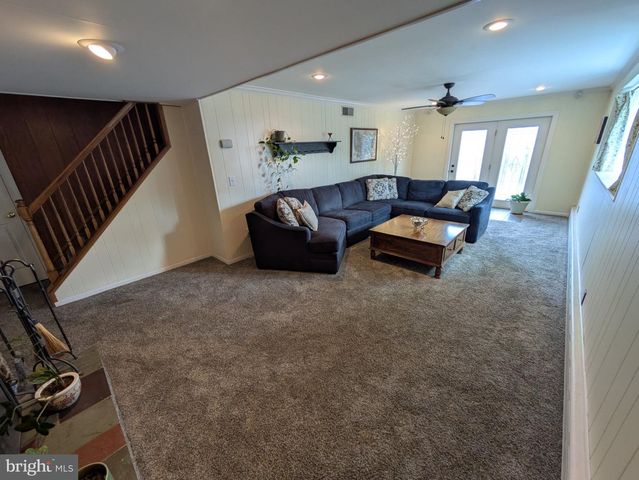 3285 CHERRYVILLE RD, Northampton, PA 18067