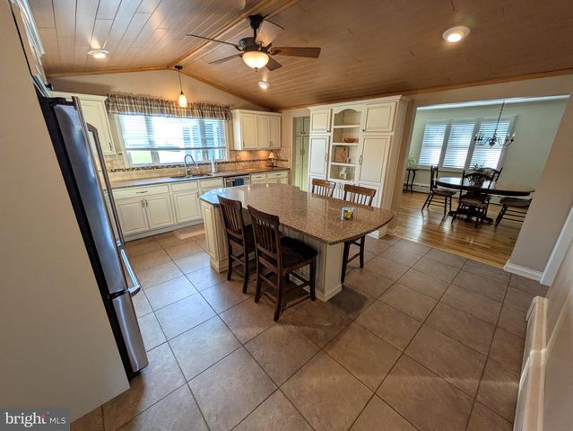 3285 CHERRYVILLE RD, Northampton, PA 18067
