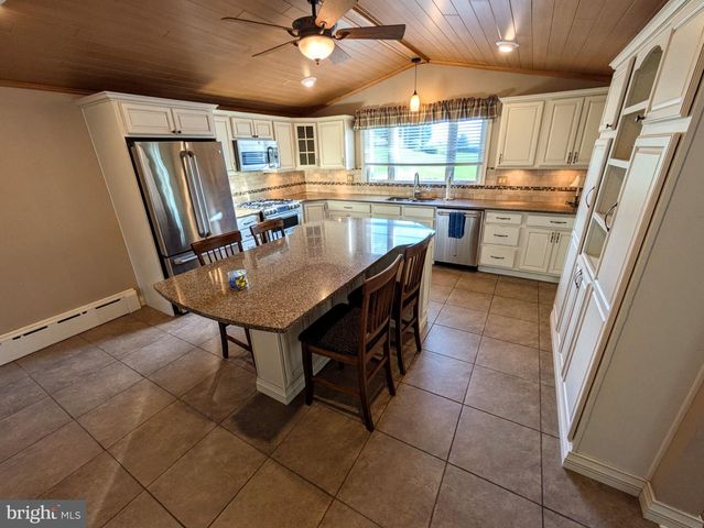 3285 CHERRYVILLE RD, Northampton, PA 18067