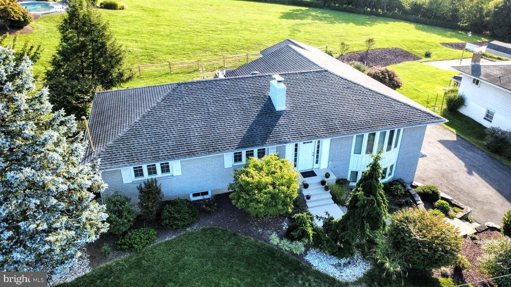 3285 CHERRYVILLE RD, Northampton, PA 18067