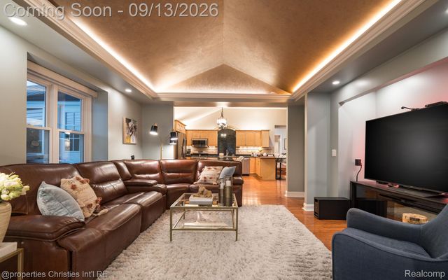 900 Indianwood Road, Orion Charter Township, MI 48362