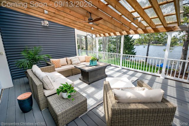 900 Indianwood Road, Orion Charter Township, MI 48362