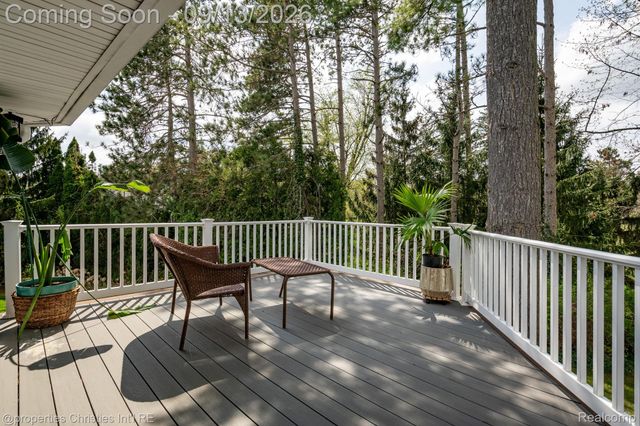 900 Indianwood Road, Orion Charter Township, MI 48362