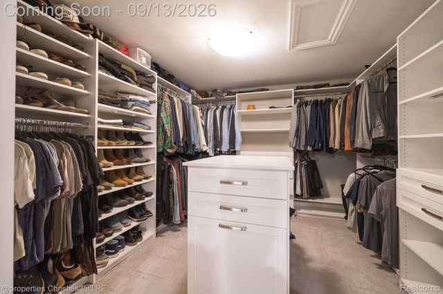 900 Indianwood Road, Orion Charter Township, MI 48362