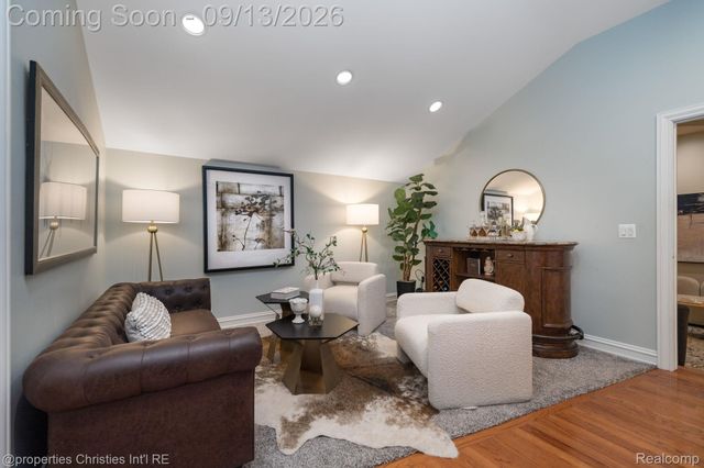 900 Indianwood Road, Orion Charter Township, MI 48362
