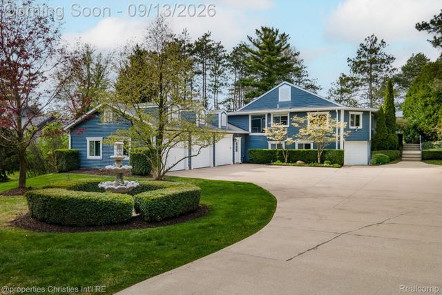 900 Indianwood Road, Orion Charter Township, MI 48362
