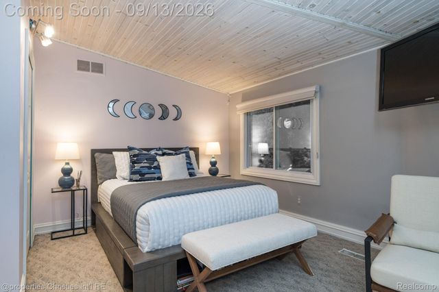 900 Indianwood Road, Orion Charter Township, MI 48362