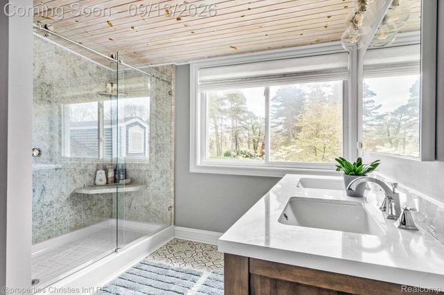 900 Indianwood Road, Orion Charter Township, MI 48362