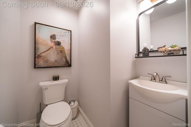 900 Indianwood Road, Orion Charter Township, MI 48362