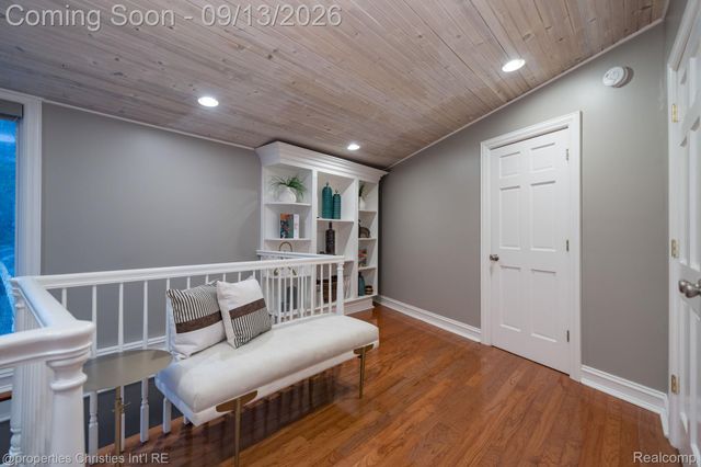 900 Indianwood Road, Orion Charter Township, MI 48362
