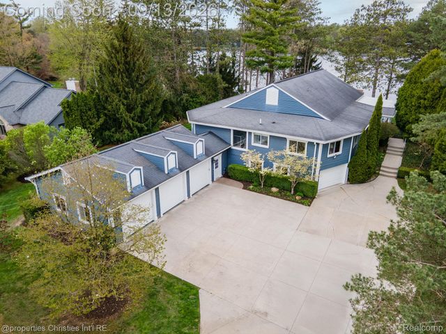 900 Indianwood Road, Orion Charter Township, MI 48362